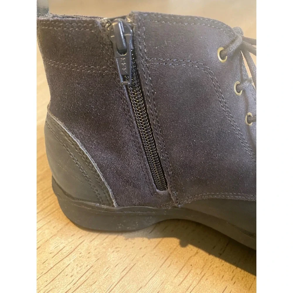 Clarks Collection Whistle Watch Blue  Suede Lace Up Size 9 Womans Ankle Boots